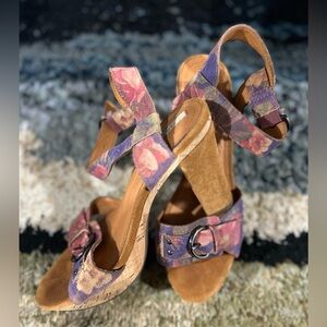 🌹GEOX Respira Heel Platform Floral size 7.5 Narrow Fit